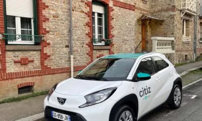 Un véhicule Citiz Rennes métropole garé dans une rue à Rennes