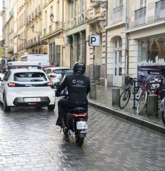 Véhicule de contrôle de stationnement à Rennes